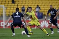 Gary Hooper (in yellow)